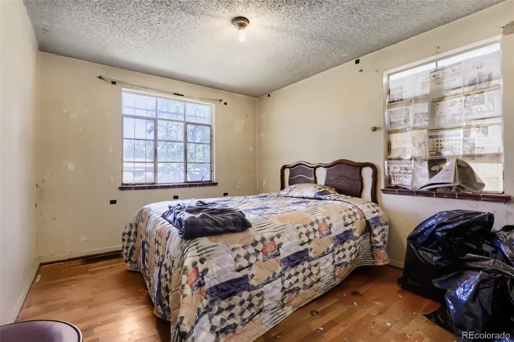 3058 Ivanhoe Street Denver CO 80207
