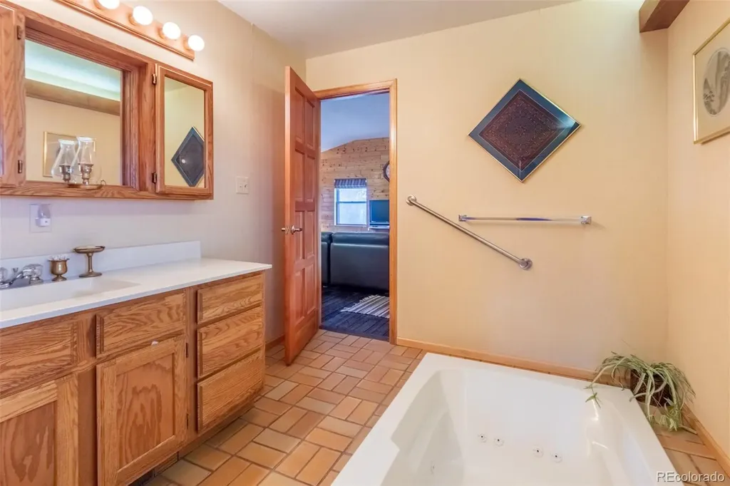 1295 GCR 49 Grand Lake CO 80447