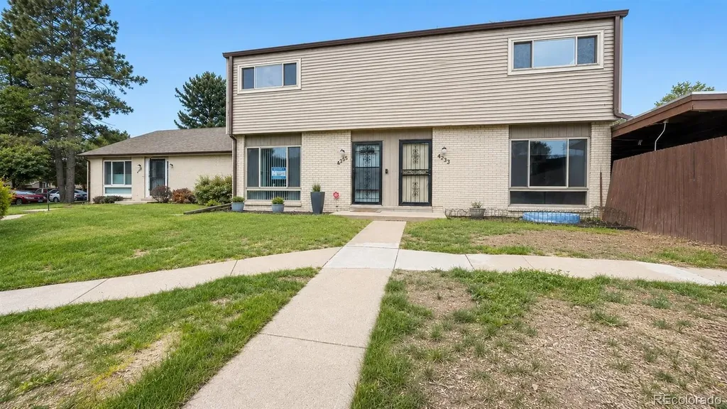 4521 W Ponds Circle Littleton CO 80123