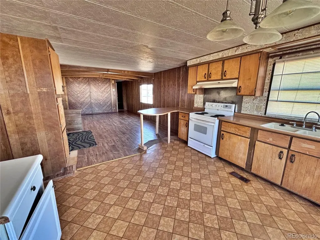 1114 Reed Lane La Junta CO 81050