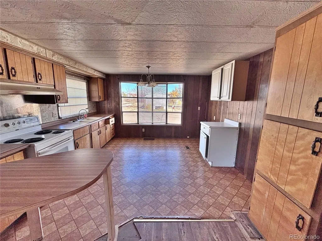 1114 Reed Lane La Junta CO 81050