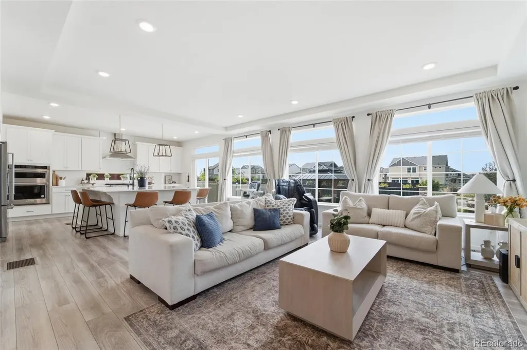 21962 E 44th Drive Aurora CO 80019