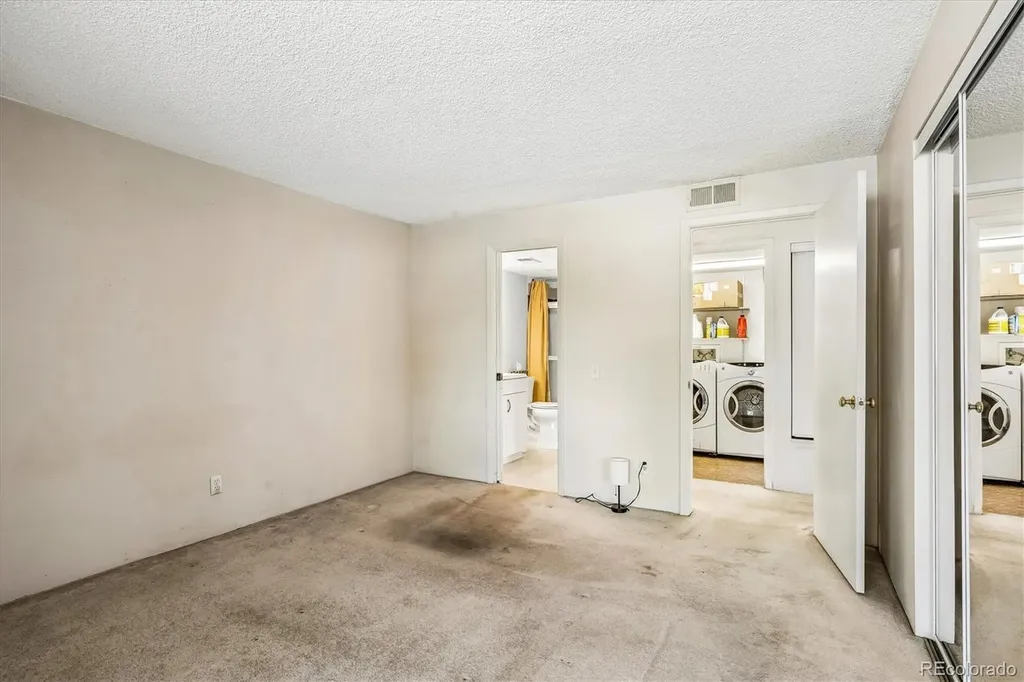 9887 E Peakview Avenue Englewood CO 80111
