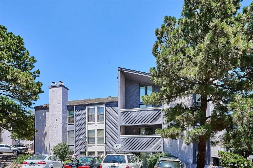 9887 E Peakview Avenue Englewood CO 80111