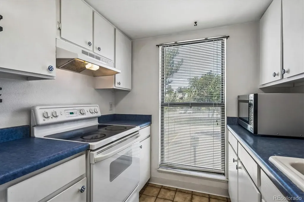 9887 E Peakview Avenue Englewood CO 80111