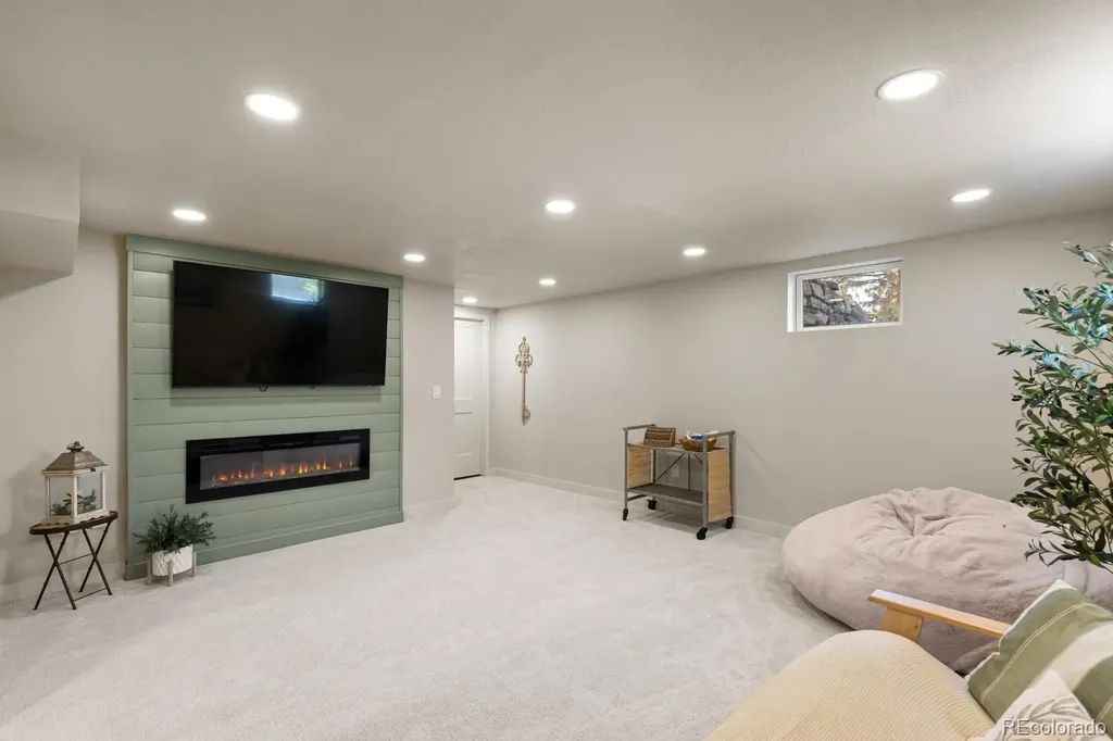7180 W Fairview Drive Littleton CO 80128