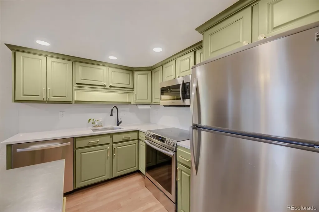 1909 S Kipling Street Lakewood CO 80227