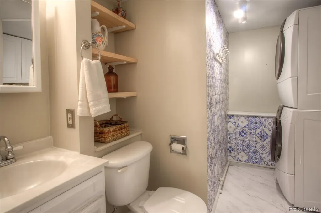 8707 W Glasgow Place Littleton CO 80128