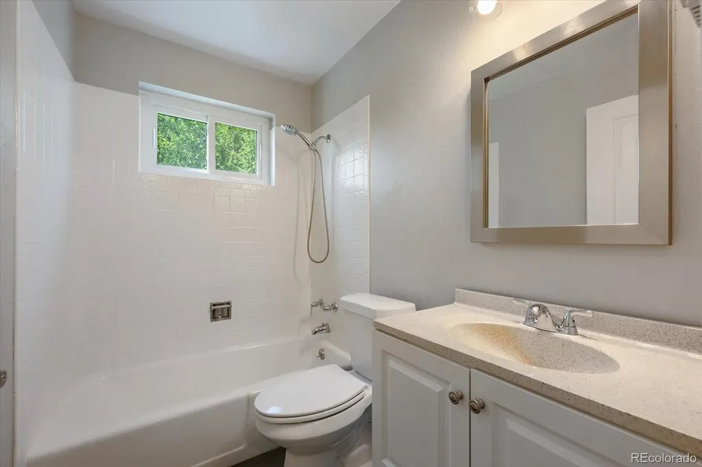 923 S Ouray Street Aurora CO 80017