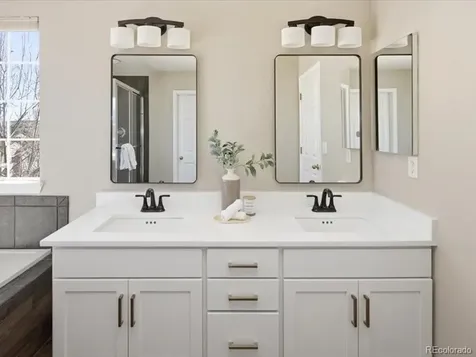 10048 Brisbane Way Highlands Ranch CO 80130