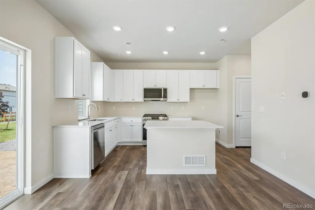 9363 Danube Street Commerce City CO 80022