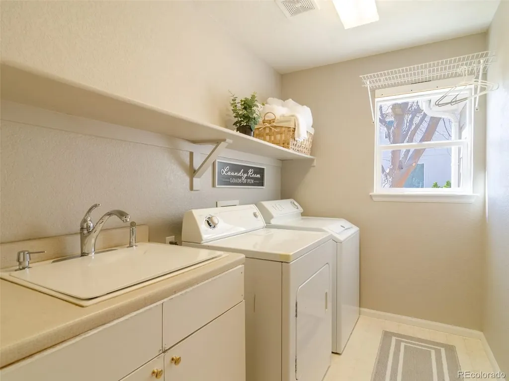 2080 Pearl Howlett Road Longmont CO 80504