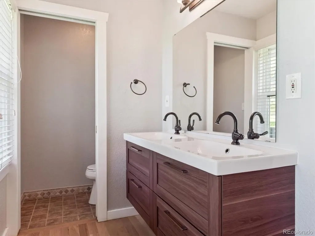 6587 S Helena Street Centennial CO 80016