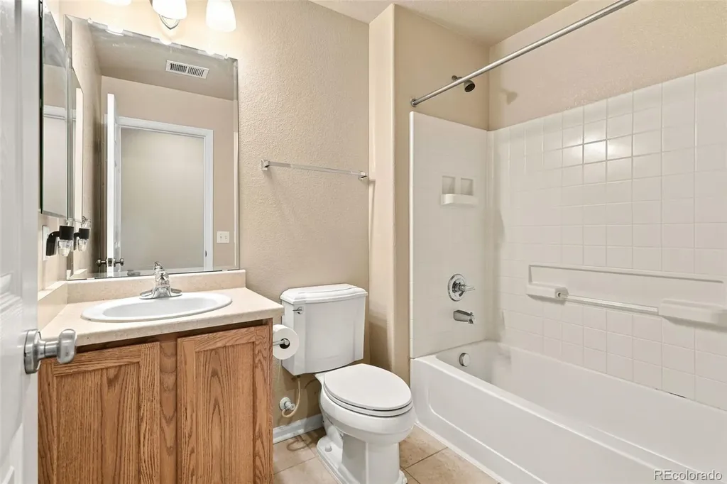 5526 Lewiston Street Denver CO 80239