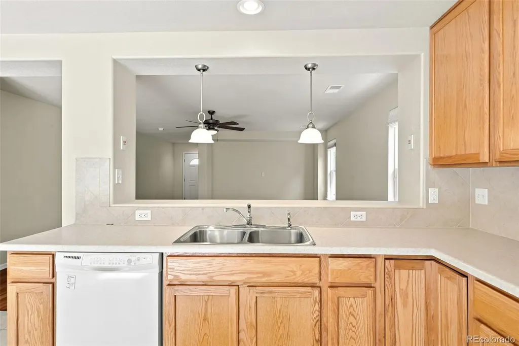 5526 Lewiston Street Denver CO 80239