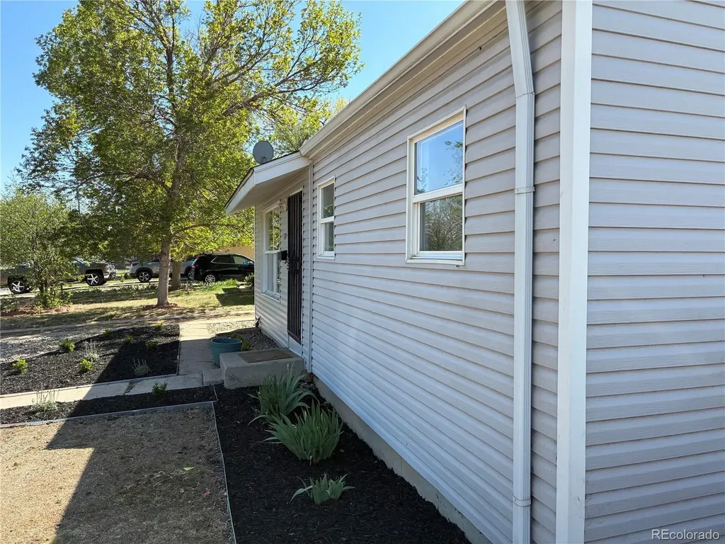 1989 Beeler Street Aurora CO 80010