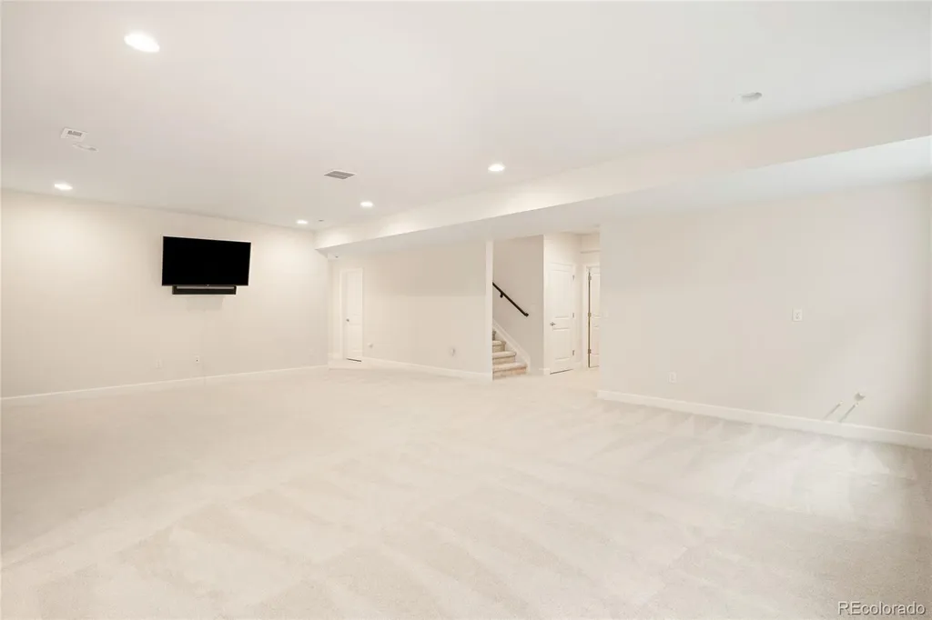 7110 S White Crow Way Aurora CO 80016