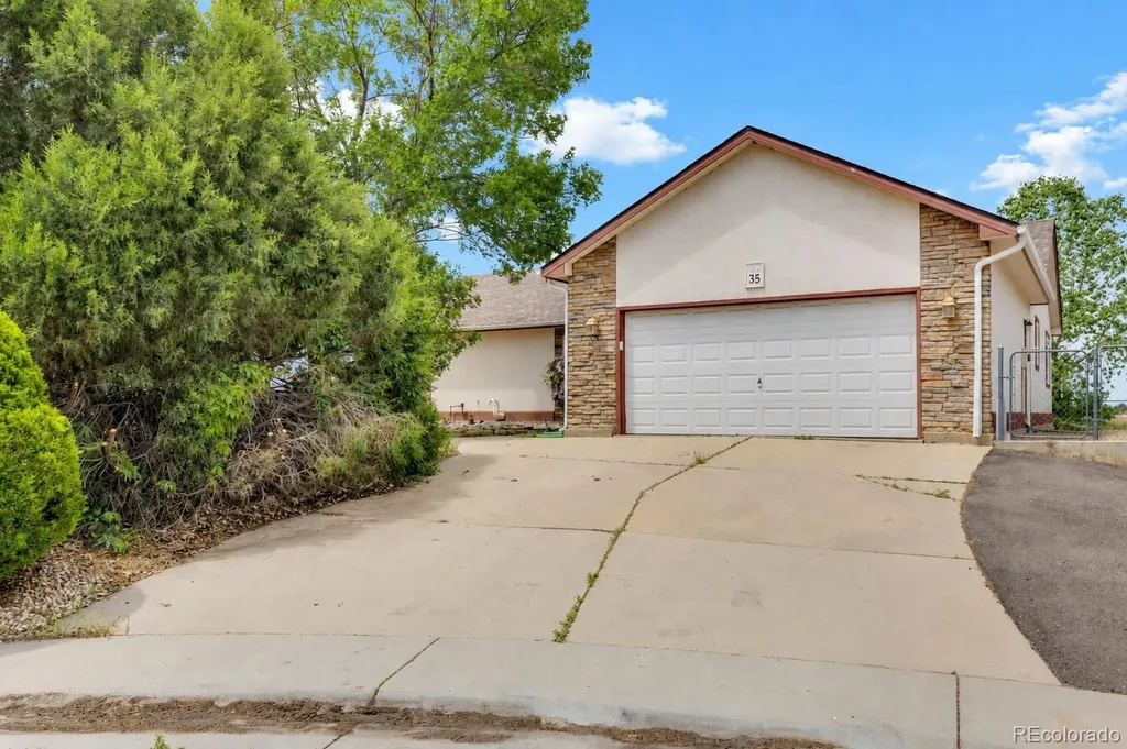 35 Sunset Court Hudson CO 80642