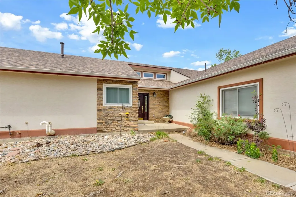 35 Sunset Court Hudson CO 80642