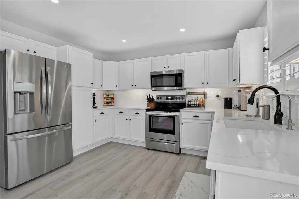 9576 High Cliffe Street Littleton CO 80129