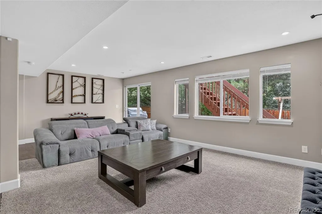 9576 High Cliffe Street Littleton CO 80129