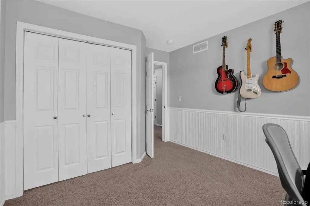 9576 High Cliffe Street Littleton CO 80129