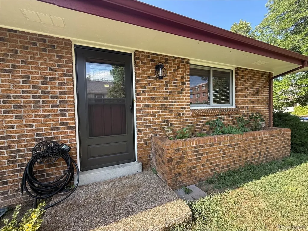 Englewood CO, 3237 S Grant Street, Unit A