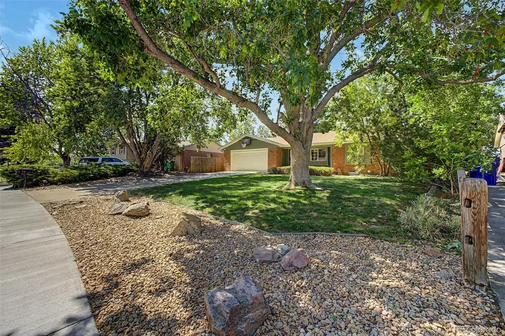 2111 S Kittredge Way Aurora CO 80013