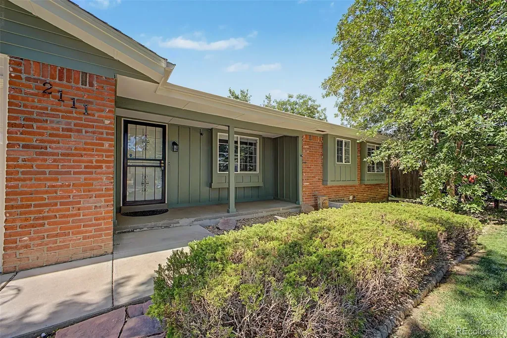 2111 S Kittredge Way Aurora CO 80013