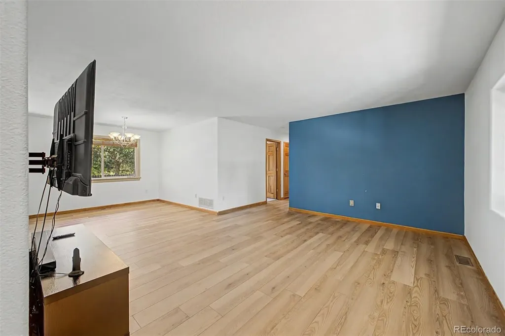 2111 S Kittredge Way Aurora CO 80013