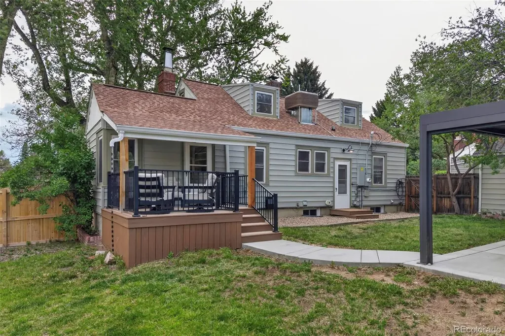 1050 Pikeview Street Lakewood CO 80215