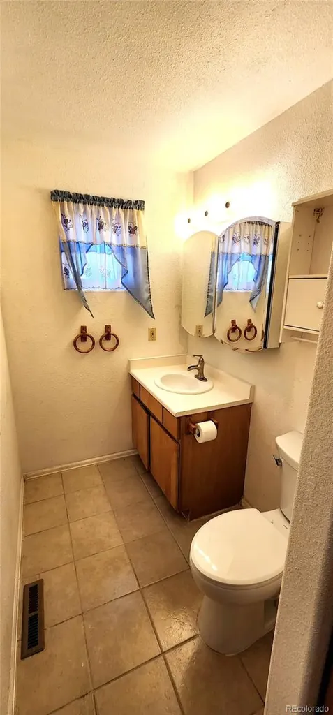 526 Brnes Avenue La Junta CO 81050