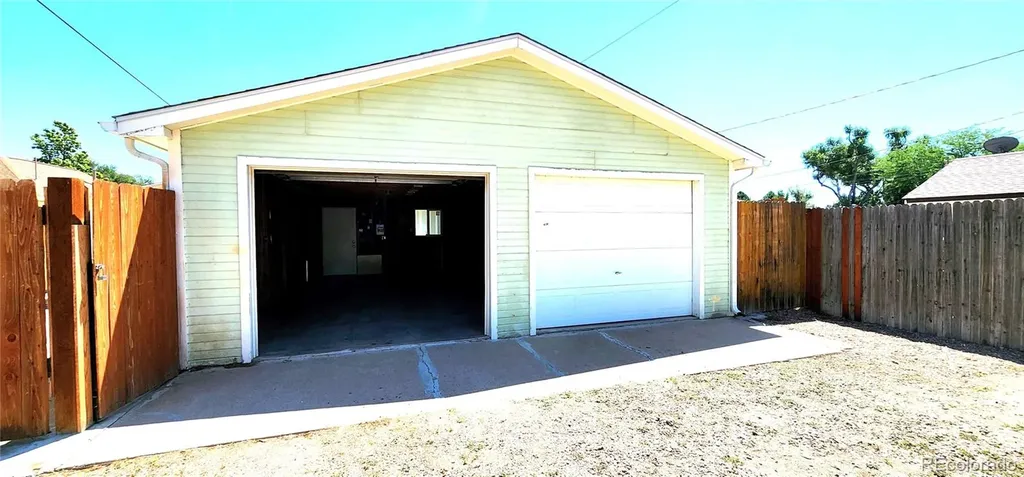 526 Brnes Avenue La Junta CO 81050