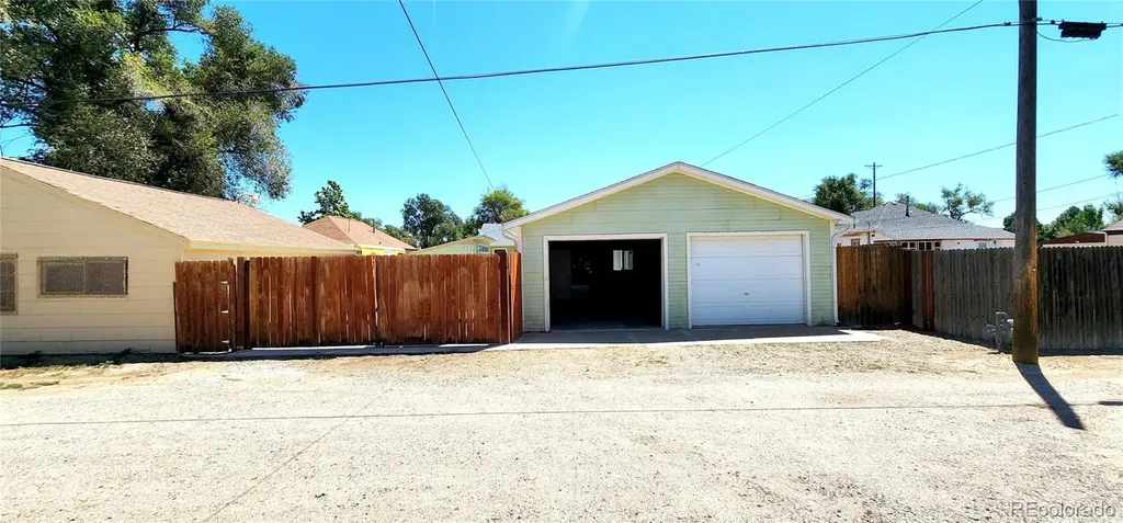 526 Brnes Avenue La Junta CO 81050