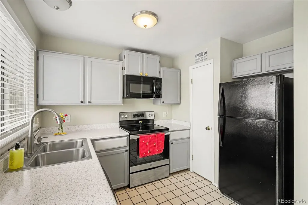 828 Summer Drive Highlands Ranch CO 80126