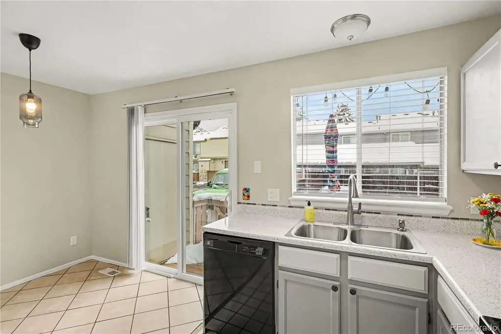828 Summer Drive Highlands Ranch CO 80126