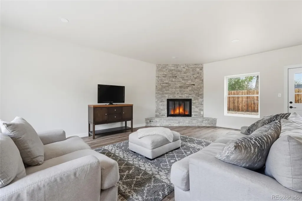 405 Elliott Street Longmont CO 80504