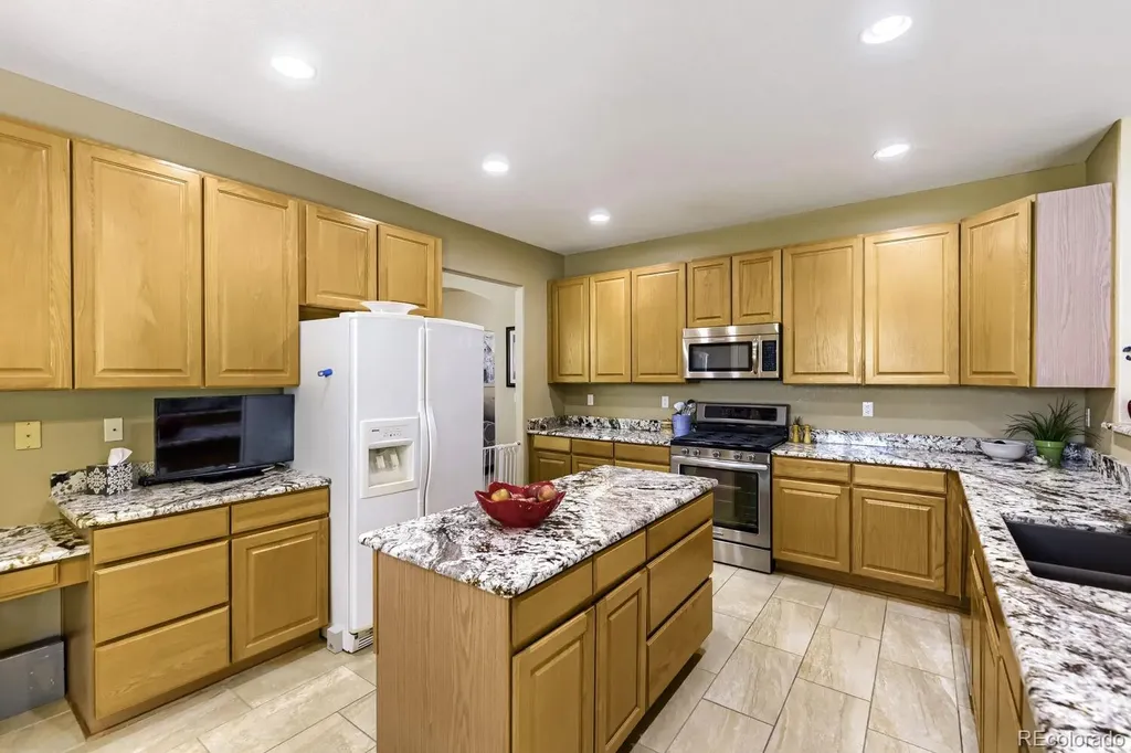 5860 S Espana Street Aurora CO 80015