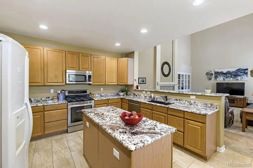 5860 S Espana Street Aurora CO 80015