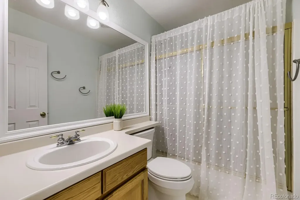 5860 S Espana Street Aurora CO 80015