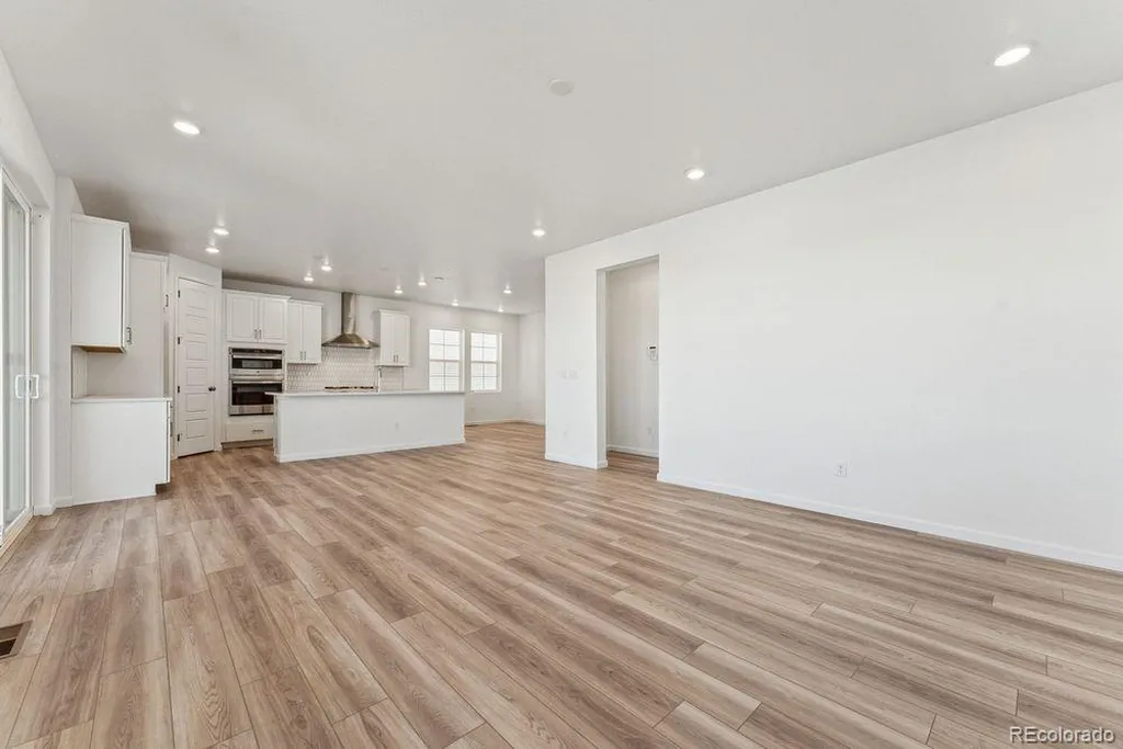 8732 Whiteclover Street Littleton CO 80125