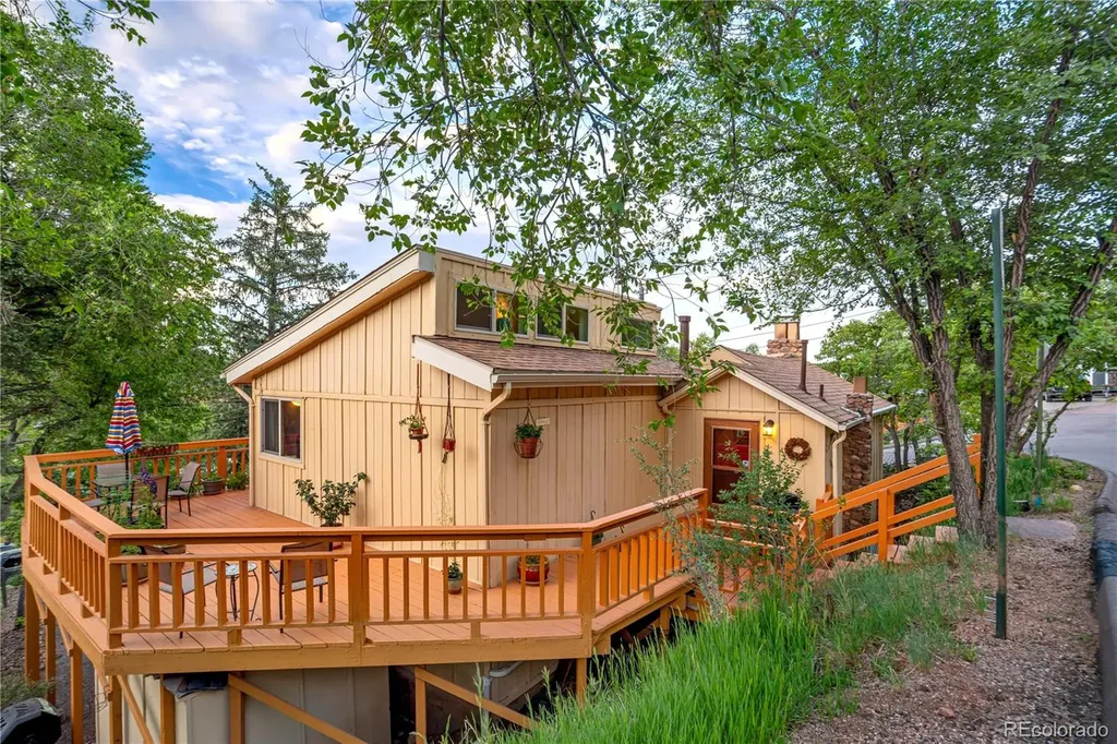 902 High Road Manitou Springs CO 80829