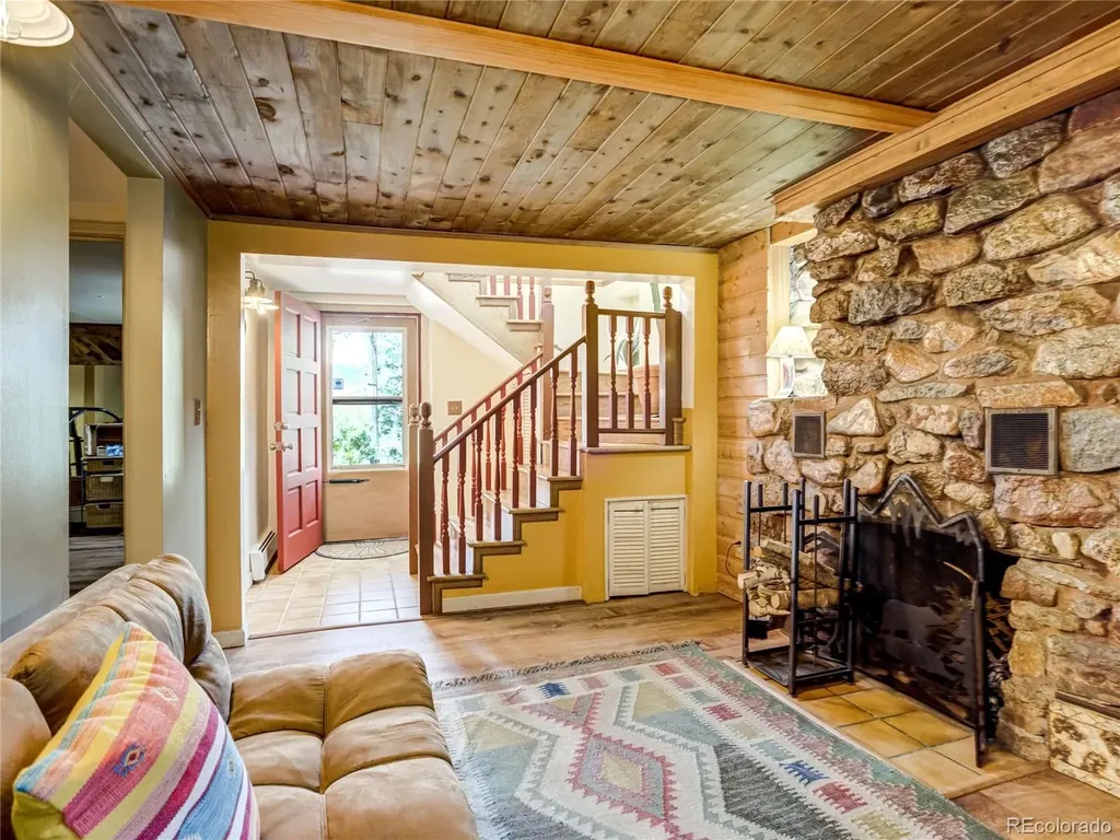 902 High Road Manitou Springs CO 80829