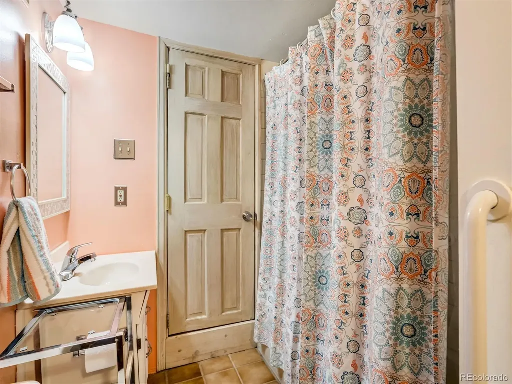 902 High Road Manitou Springs CO 80829