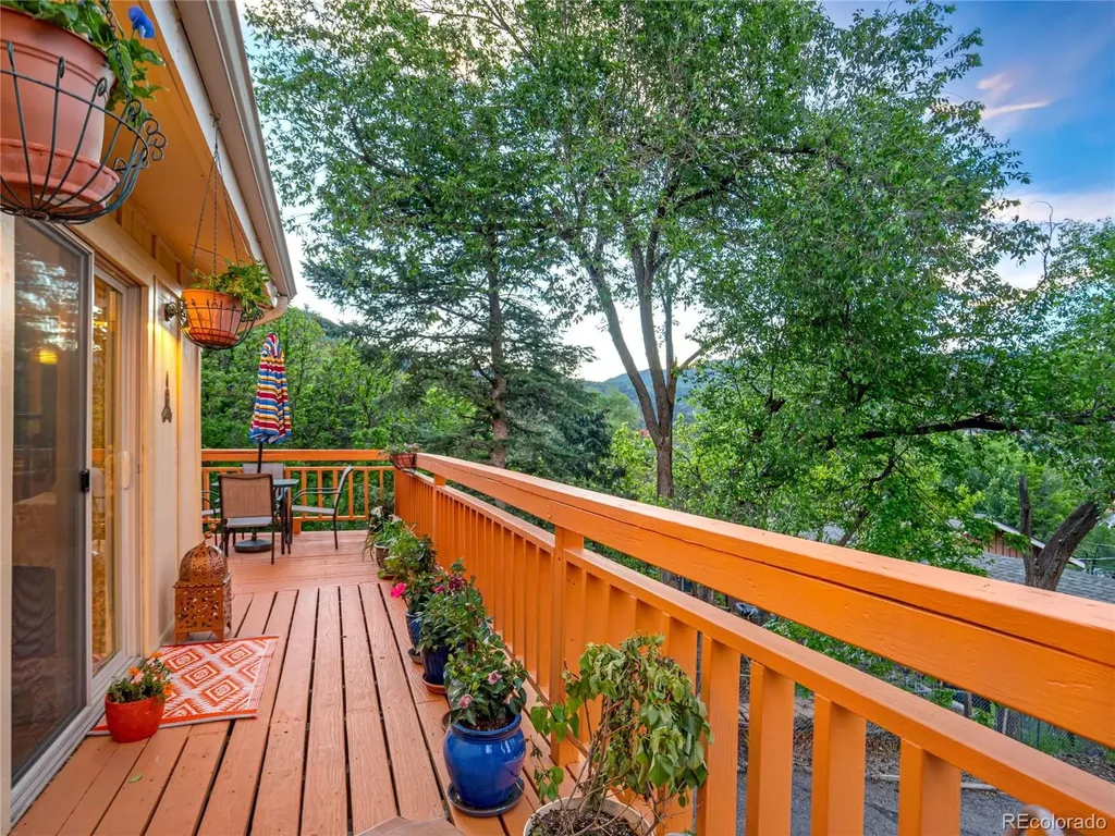 902 High Road Manitou Springs CO 80829