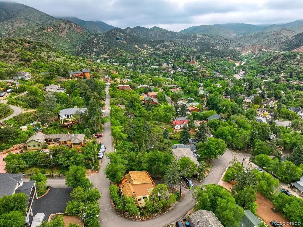 902 High Road Manitou Springs CO 80829