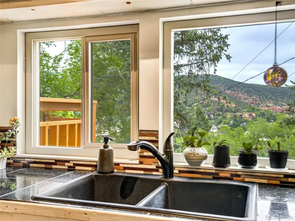 902 High Road Manitou Springs CO 80829