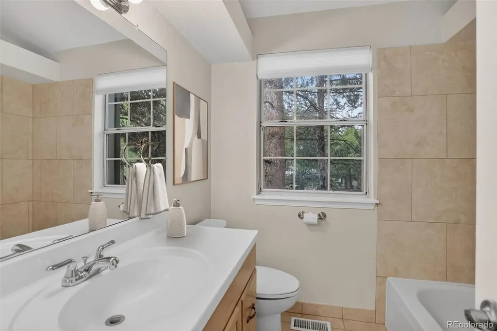 1939 Newland Court Lakewood CO 80214