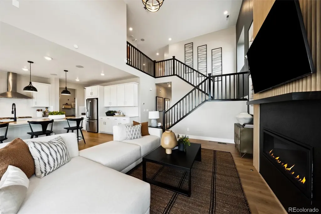 8958 Whiteclover Street Littleton CO 80125