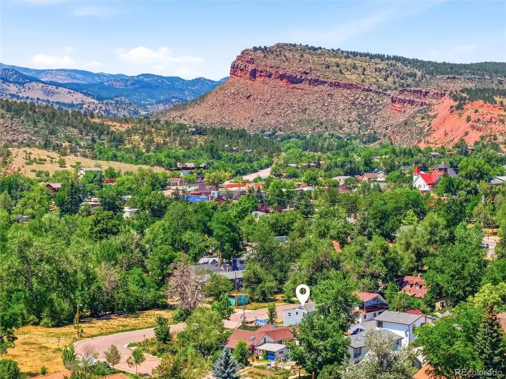 317 3rd Avenue Lyons CO 80540
